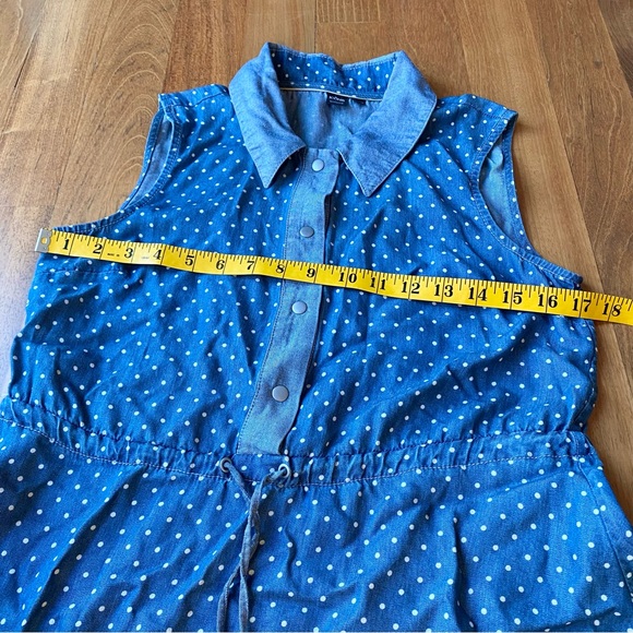 Simon’s cinch-waist, button collared sleeveless dress in blue with dots, tencel - Picture 7 of 10